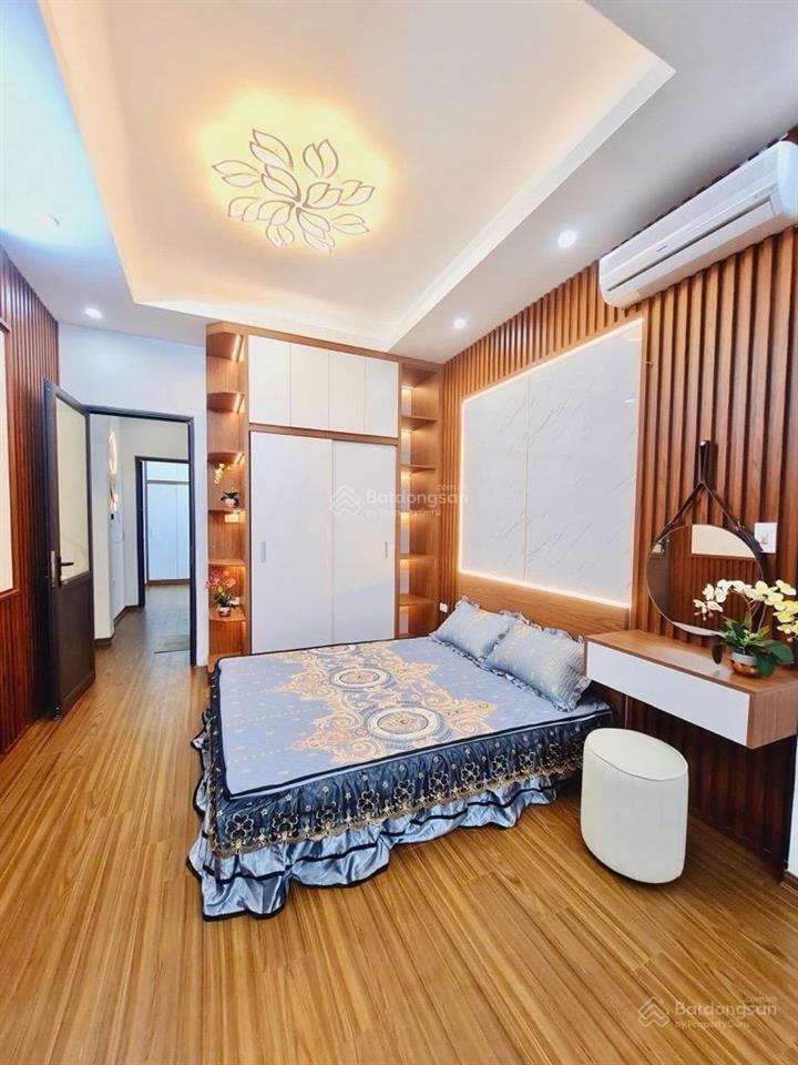 Chính chủ bán nhà lĩnh nam 4 tầng chắc chắn ô tô 7 chỗ đỗ cửa cần bán gấp  chỉ hơn 6 tỷ