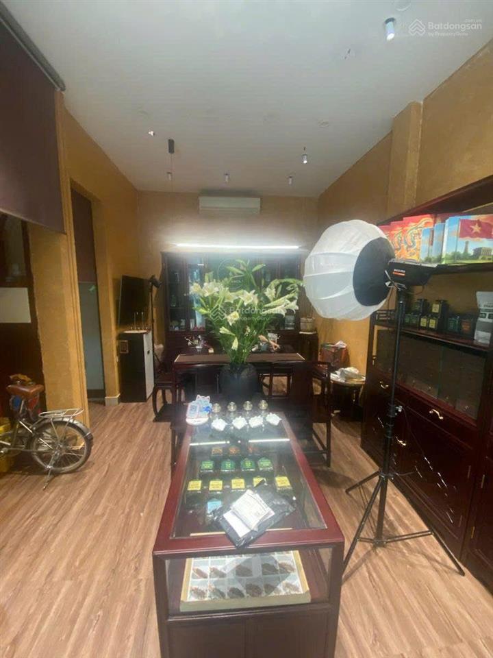 Căn đẹp nhất tài chính chỉ 12,2 tỷ phố chùa bộc kinh doanh, phân lô oto chạy vòng quanh