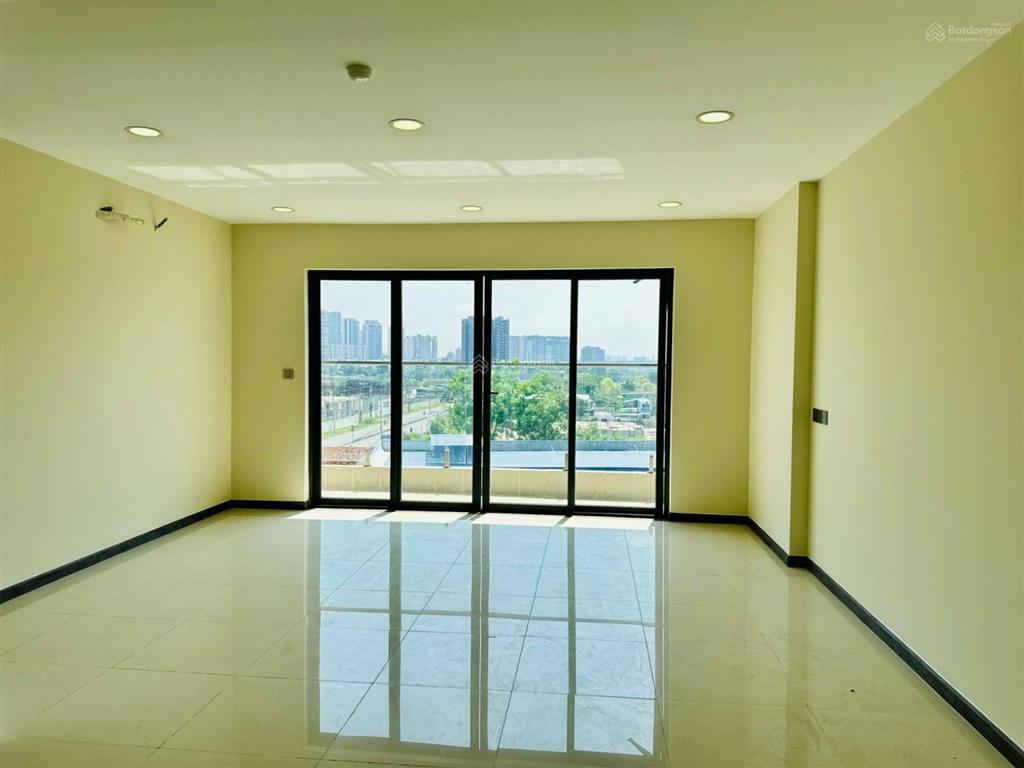 Cho thuê căn hộ 3pn 2wc 102m2 full nội thất căn góc view trực diện quận 1 và landmark 81