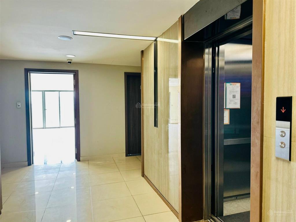 Cho thuê căn hộ 3pn 2wc 102m2 full nội thất căn góc view trực diện quận 1 và landmark 81
