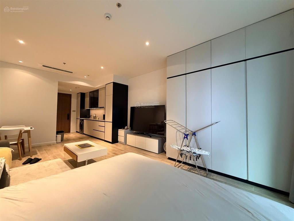 Người nhà đi định cư cần bán gấp căn studio hiếm có view quận 1 giá cực tốt