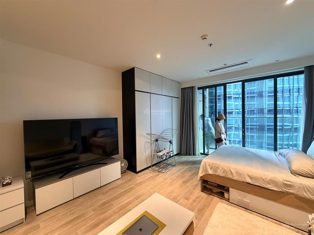 Người nhà đi định cư cần bán gấp căn studio hiếm có view quận 1 giá cực tốt