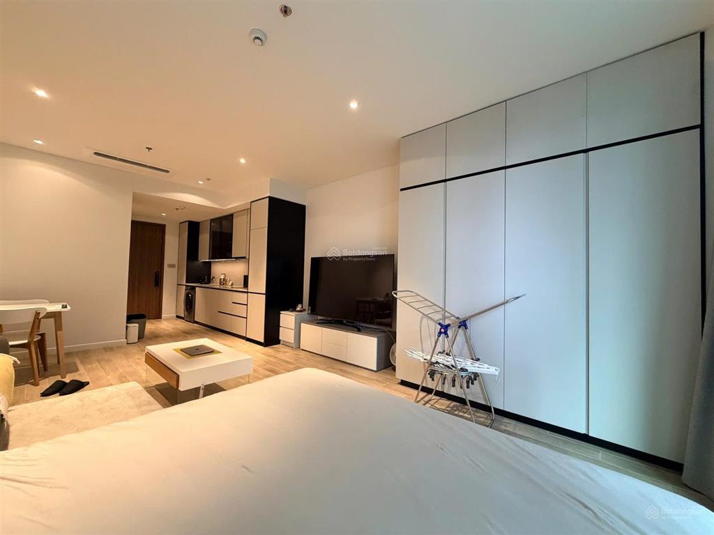 Người nhà đi định cư cần bán gấp căn studio hiếm có view quận 1 giá cực tốt