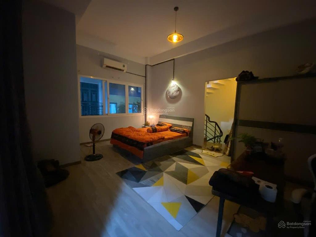 Nhà góc 2 mặt tiền  hẻm 8m (oto+ tải)