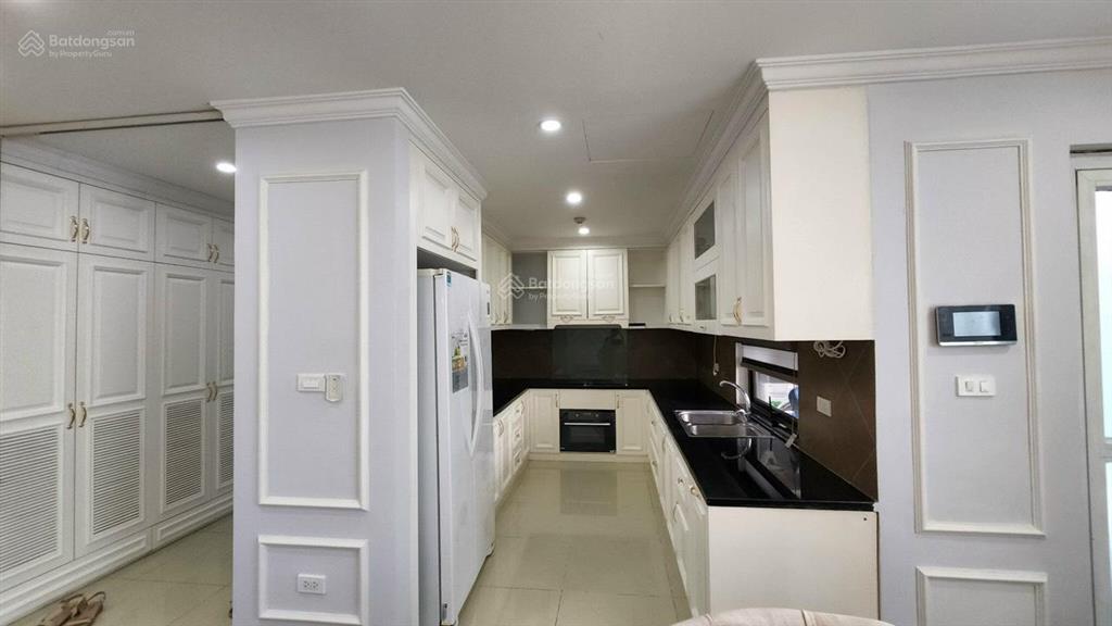 Chính chủ bán gấp căn hộ 138m2, 4pn full nội thất đầy đủ, tòa n01t8 ngoại giao đoàn, sẵn sổ
