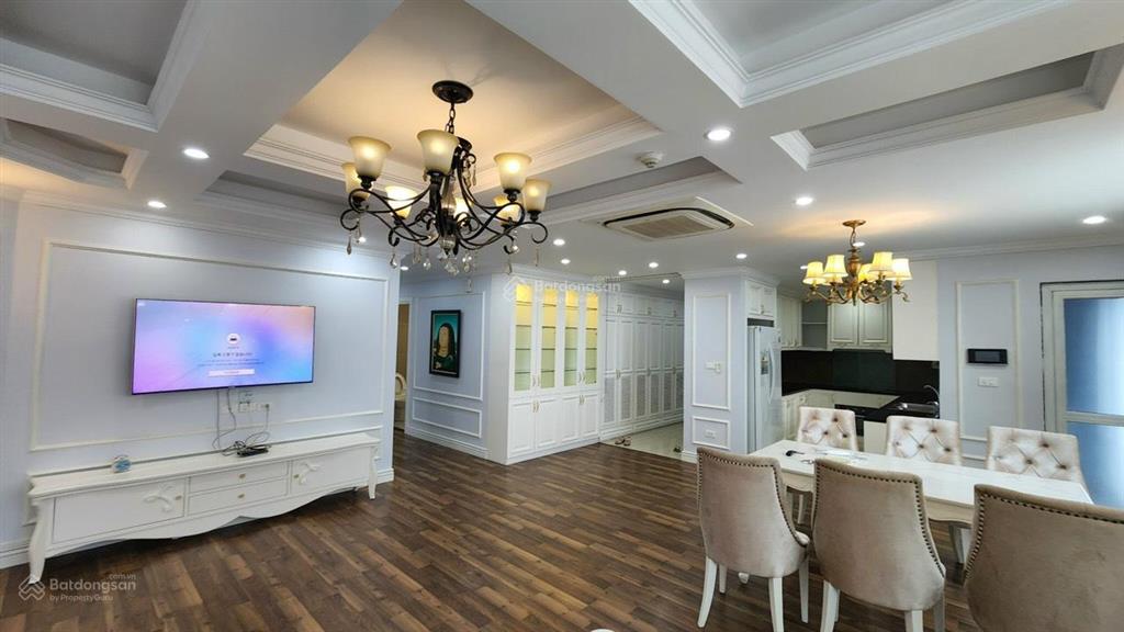 Chính chủ bán gấp căn hộ 138m2, 4pn full nội thất đầy đủ, tòa n01t8 ngoại giao đoàn, sẵn sổ