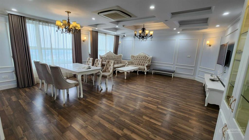 Chính chủ bán gấp căn hộ 138m2, 4pn full nội thất đầy đủ, tòa n01t8 ngoại giao đoàn, sẵn sổ