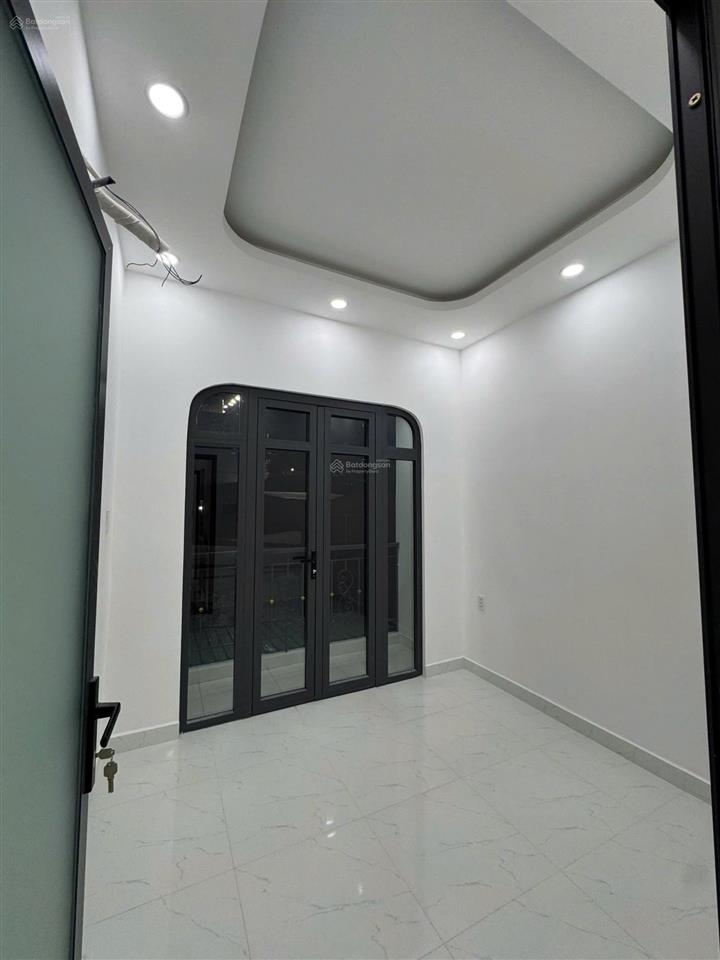 Gía 4 tỷ  diện tích 33m2  20m ra mặt đường hương lộ 2. kinh doanh đông đúc. tiện tích đầy đủ