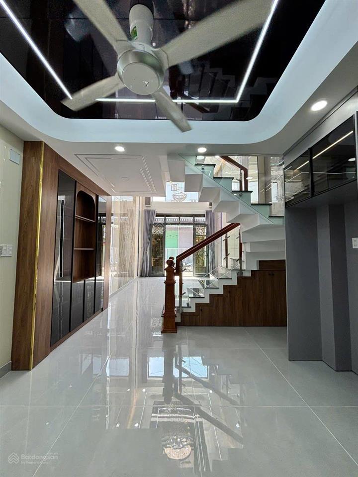 Gía 7.6 tỷ nhà 50m2 vị trí đẹp khu mã lò bình trị đông