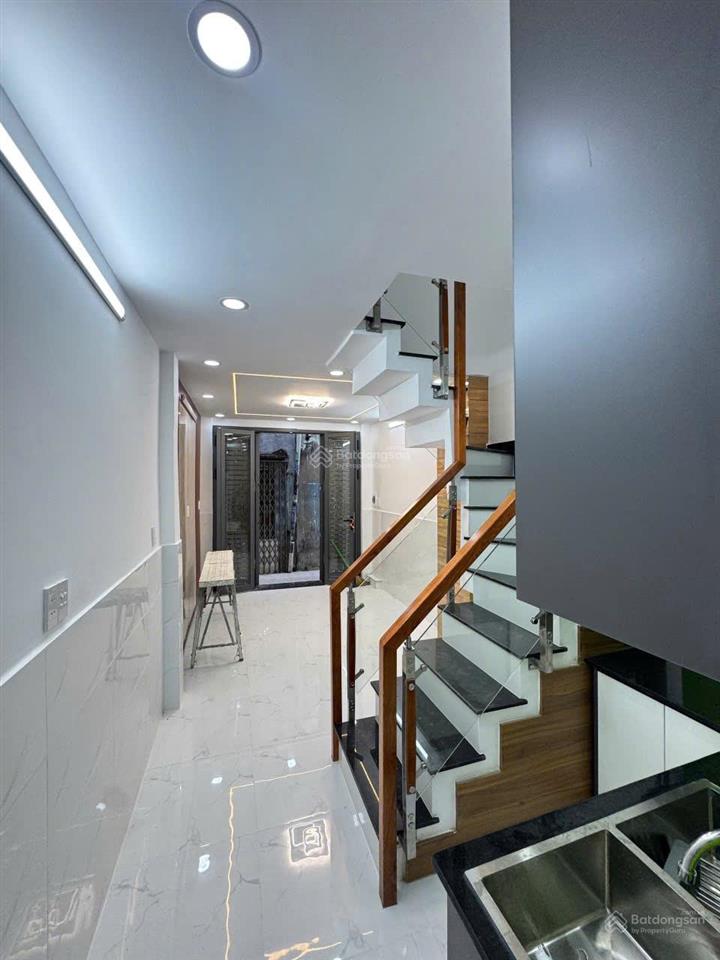 Chỉ 3.05 tỷ  dtsd 40m2  3 x 7  ngay trương phước phan  chiên lược.