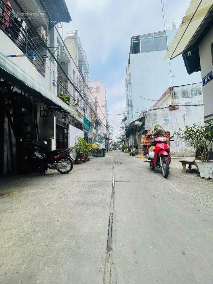 Chủ kẹt bán 2 tỷ 660. nhà 54m2 trần quang diệu, q3 gần bv an sinh. hẻm 6m xây 4 tầng, sổ sẵn