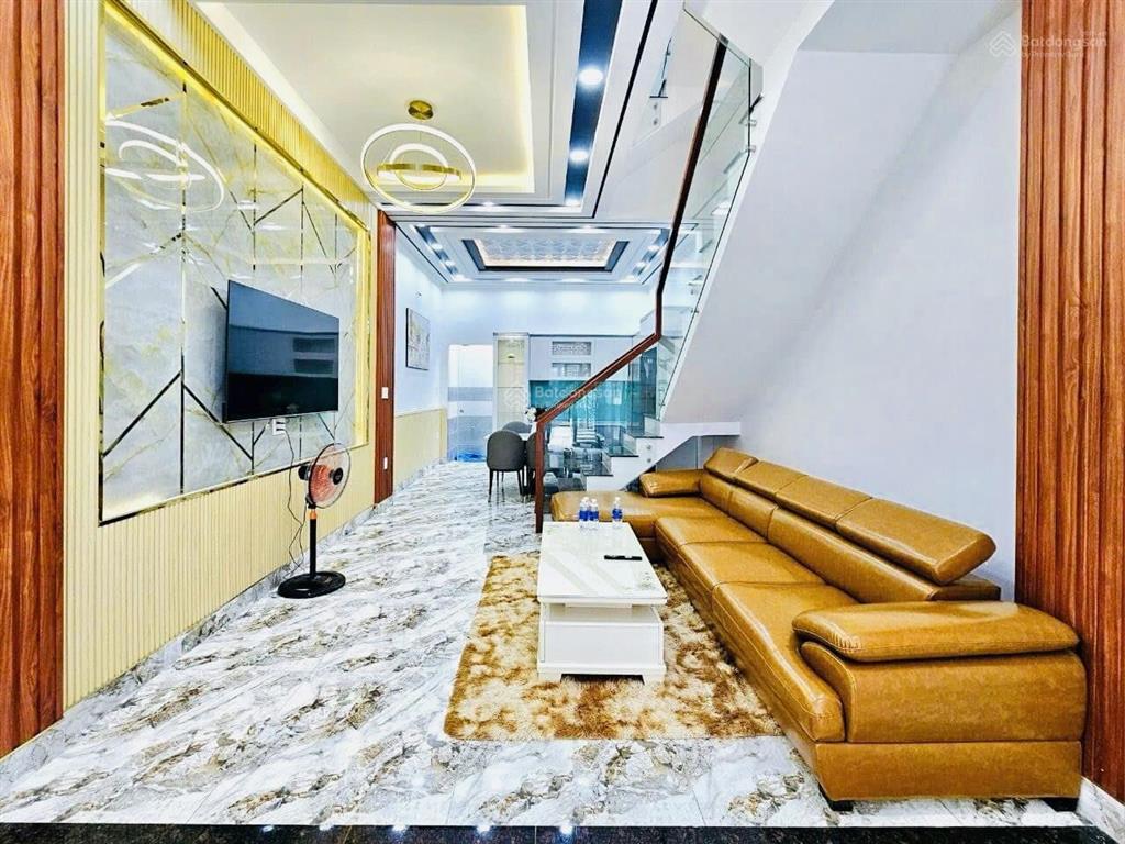 Bán nhà mặt tiền kinh doanh ngay ngã 4 trần bình trọng  cao đạt quận 5, dt 3x17m, giá 11.3 tỷ