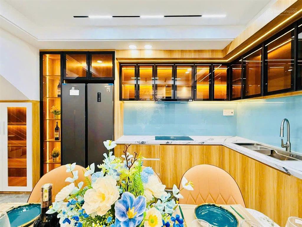 Bán nhà hẻm 5m lê hồng phong ngay 3 tháng 2 phường 10 quận 10, dt 3.8x20m, lửng 3 lầu, giá 10.6 tỷ
