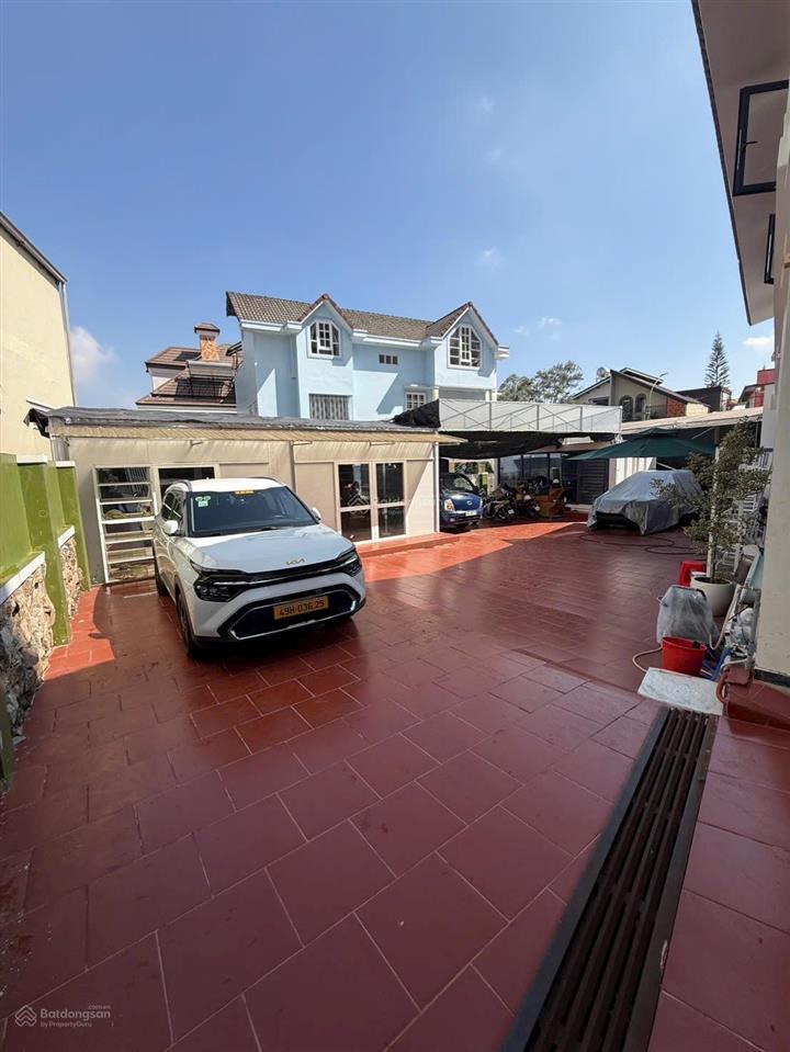 Bán nhà và đất 400m2 tại tt đà lạt