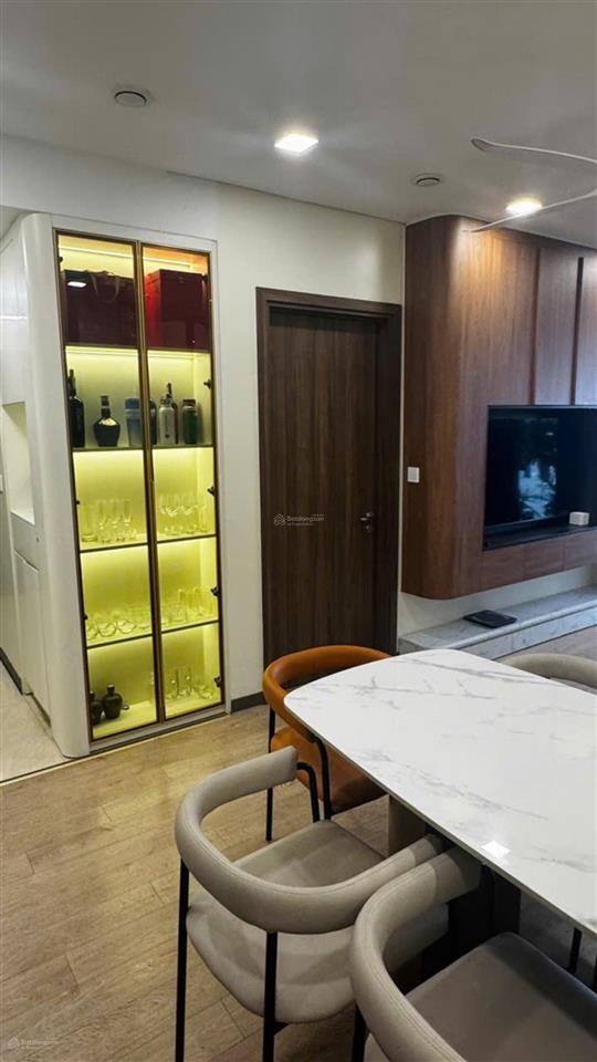 Chính chủ cho thuê căn hộ 2 ngủ home city, dt 70m2, full đồ, giá 15 triệu/tháng.  0846 228 ***