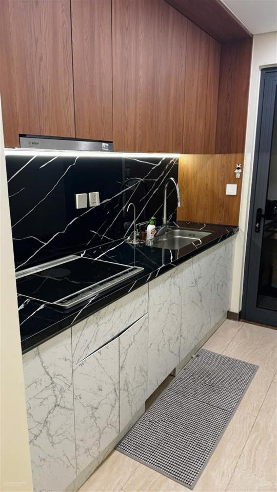 Chính chủ cho thuê căn hộ 2 ngủ home city, dt 70m2, full đồ, giá 15 triệu/tháng.  0846 228 ***