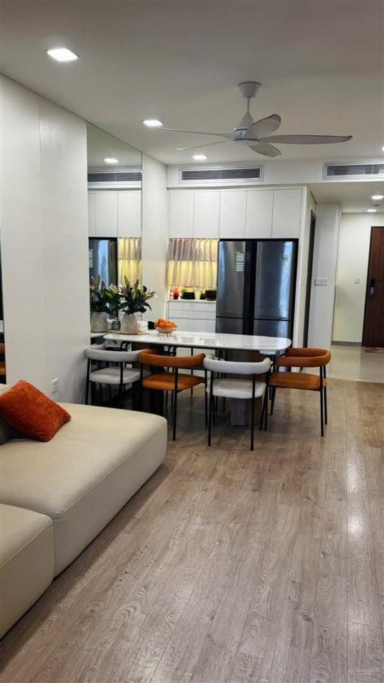 Chính chủ cho thuê căn hộ 2 ngủ home city, dt 70m2, full đồ, giá 15 triệu/tháng.  0846 228 ***