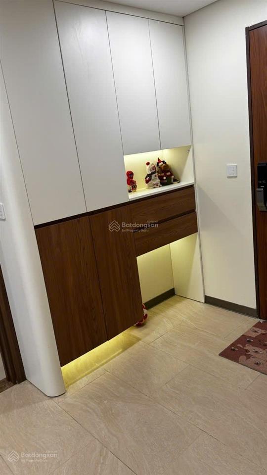 Chính chủ cho thuê căn hộ 2 ngủ home city, dt 70m2, full đồ, giá 15 triệu/tháng.  0846 228 ***