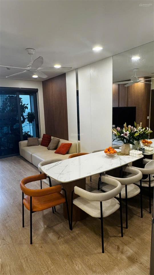Chính chủ cho thuê căn hộ 2 ngủ home city, dt 70m2, full đồ, giá 15 triệu/tháng.  0846 228 ***