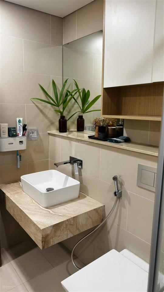 Chính chủ cho thuê căn hộ 2 ngủ home city, dt 70m2, full đồ, giá 15 triệu/tháng.  0846 228 ***
