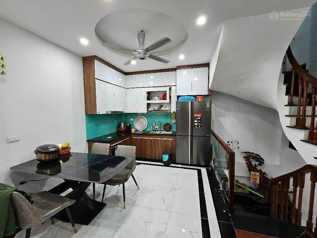 Nhà chùa bộc cách phố 20m  kd online  dt 30m x 5 tầng  mặt tiền 5m  8.3 tỷ