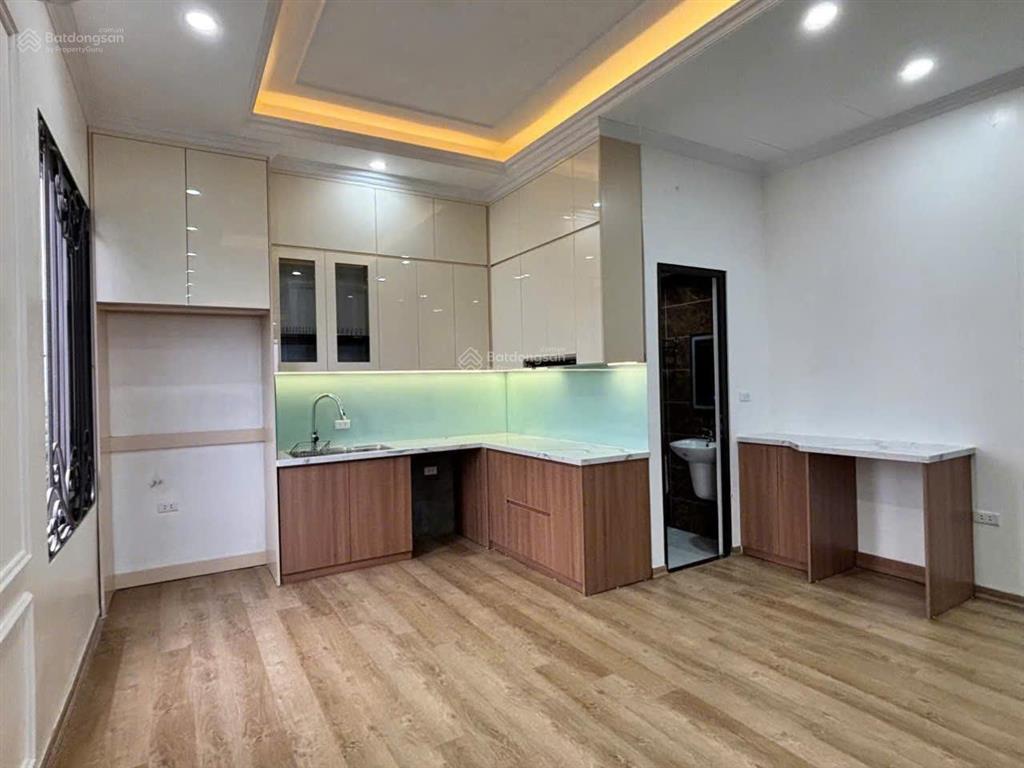 Nhà chùa bộc cách phố 20m  kd online  dt 30m x 5 tầng  mặt tiền 5m  8.3 tỷ