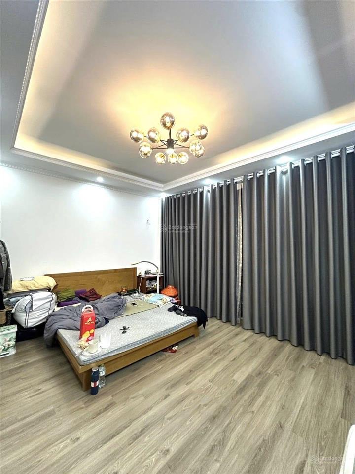 Nhà đẹp yên hoà  gần phố  ngõ thoáng  dt 35m x 5 tầng  mặt tiền 5m