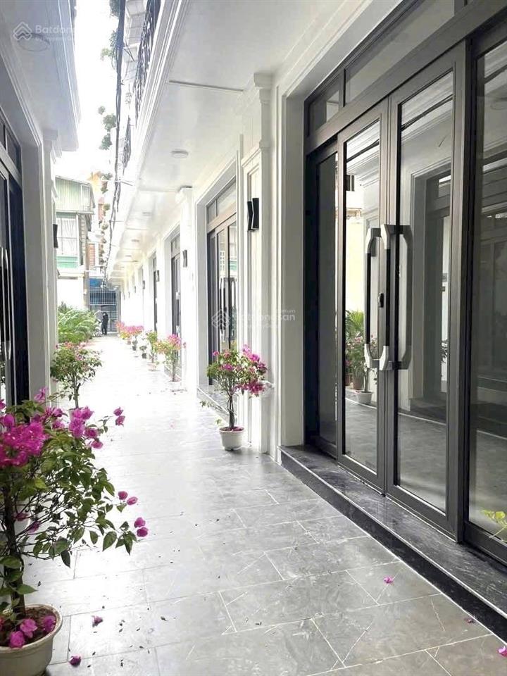 Nhà đẹp yên hoà  gần phố  ngõ thoáng  dt 35m x 5 tầng  mặt tiền 5m