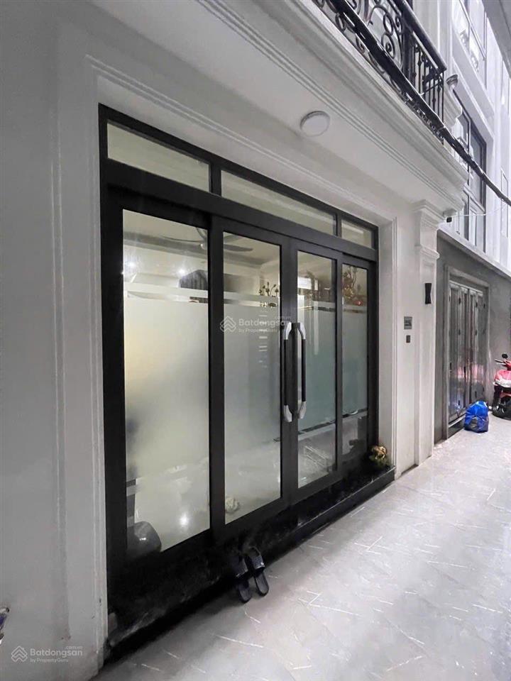 Nhà đẹp yên hoà  gần phố  ngõ thoáng  dt 35m x 5 tầng  mặt tiền 5m