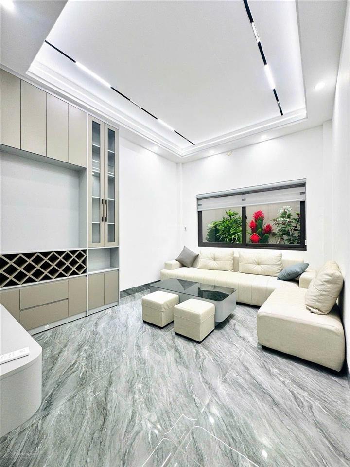 Thang máy 2 mặt thoáng ô tô dừng đỗ