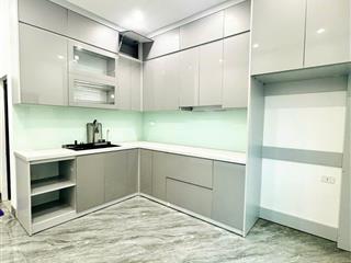 Thang máy 2 mặt thoáng ô tô dừng đỗ