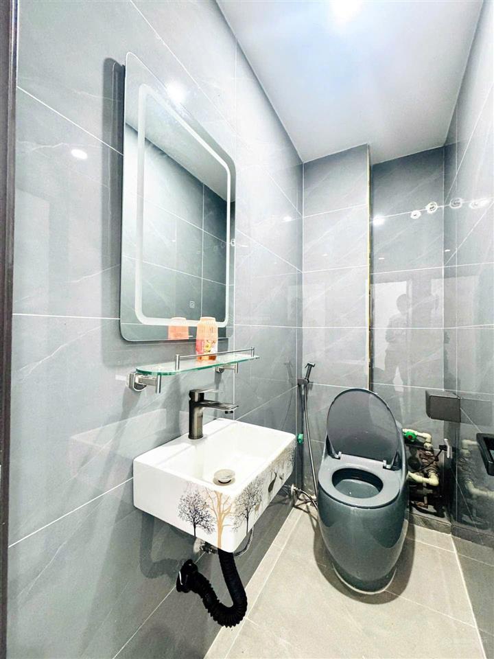Thang máy 2 mặt thoáng ô tô dừng đỗ