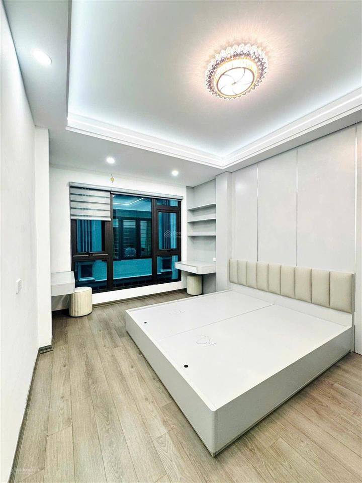 Thang máy 2 mặt thoáng ô tô dừng đỗ