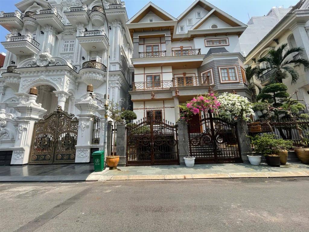 Hot bán nhà hẻm vip p. bến thành. nhà 3 tầng, thang máy, dt 100 m2,giá đầu tư chỉ 280tr m2