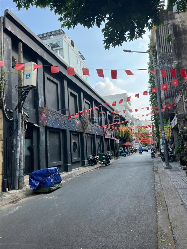 Hot bán nhà hẻm vip p. bến thành. nhà 3 tầng, thang máy, dt 100 m2,giá đầu tư chỉ 280tr m2