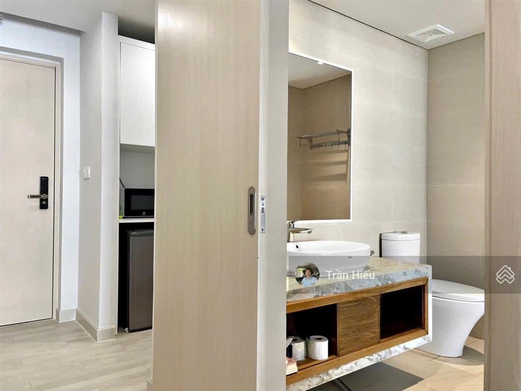 Bán căn hộ toà nam tầng cao view biển đẹp  gold coast full nội thất chỉ 5,3 tỷ. lvcc