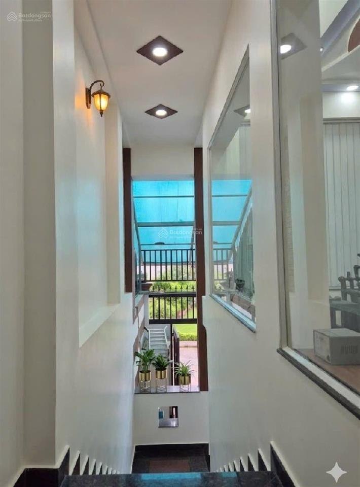 Siêu phẩm q12 4 tầng 114m2 ngang 5.7mđối diện ubnd q12 cũ lê thị riêng, khu đồng bộ,đường 10m