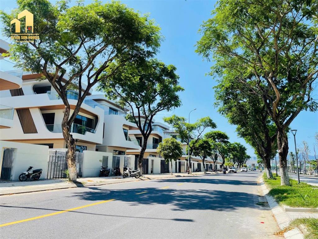 Cần bán giá rẻ nhất thị trường biệt thự 3 tầng, 300m2, đường thăng long, mặt tiền sông hàn, đà nẵng