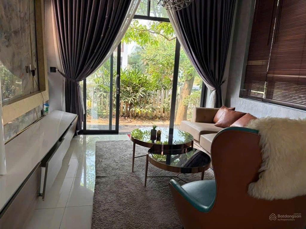 Bán biệt thự view sông đã hoàn thiện, lô góc mặt tiền trục chính kdc trần anh riverside
