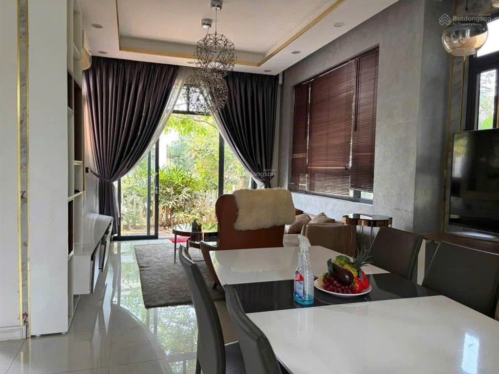 Bán biệt thự view sông đã hoàn thiện, lô góc mặt tiền trục chính kdc trần anh riverside