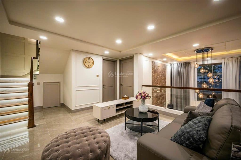 Nhà hxh tặng nội thất cao cấp đường trần phú q5, 17,8 tỷ, 65m2, 3pn, 3wc, pháp lý đầy đủ !