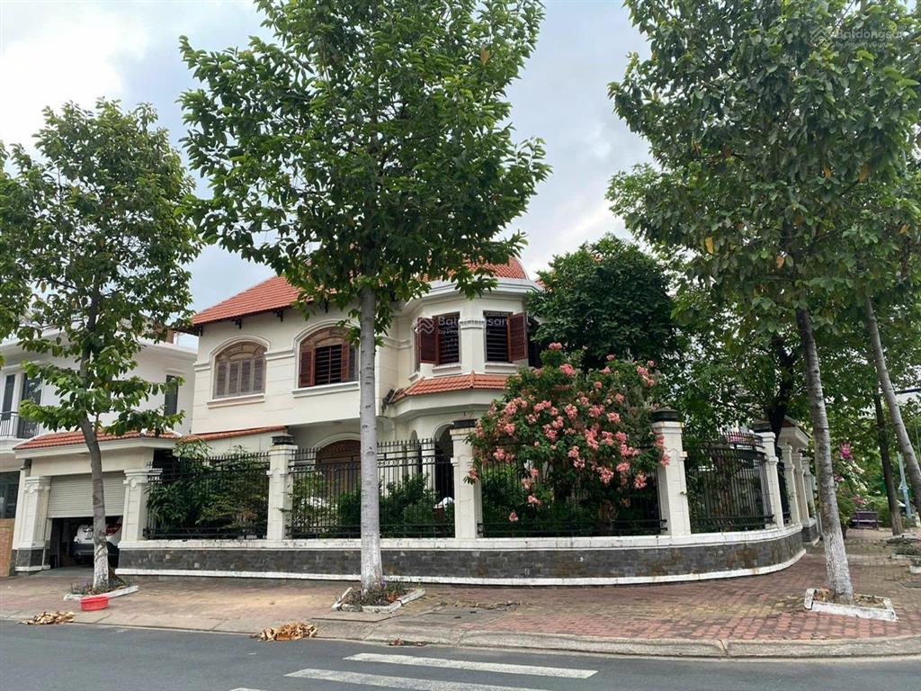 Chính chủ bán biệt thự đẹp, góc 2 mặt tiền kdc hiệp thành 3, trung tâm tp. thủ dầu một  bình dương