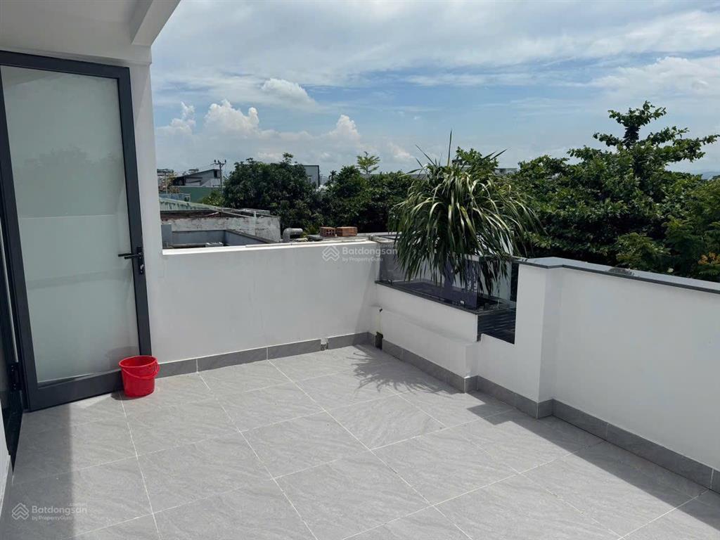 Bán nhà 2 tầng 1 tum  mặt tiền bùi xương trạch, khuê trung, cẩm lệ