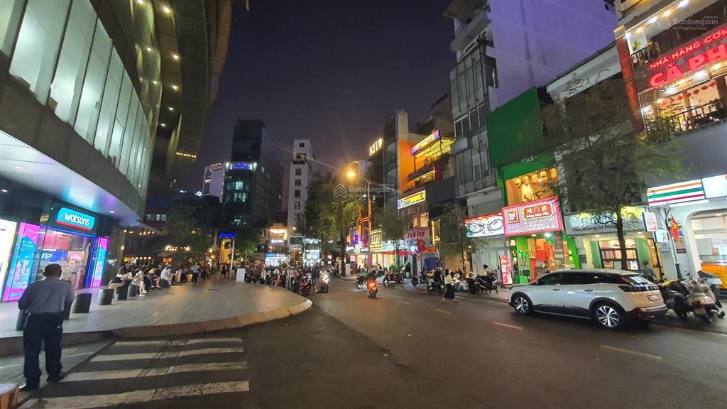 Bán nhà ngô đức kế 85.4m²  mặt tiền khu vip  3 tầng  thu 8.000 usd/tháng giá 99 tỷ