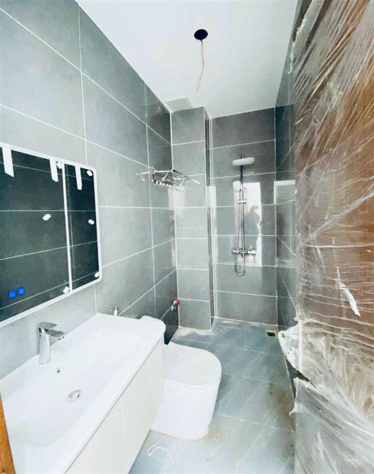Nhỉnh 8 tỷ tl  5 tầng hẻm ô tô thông, dt 75m đinh phong phú  quận 9