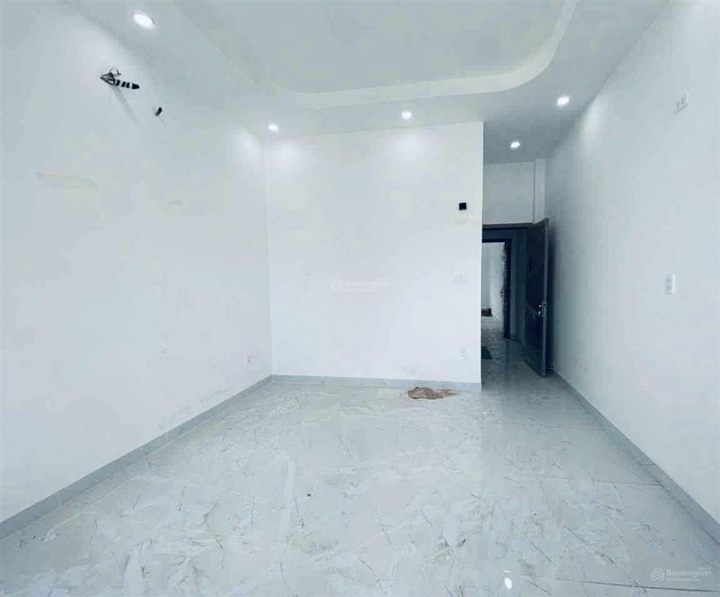 Nhỉnh 8 tỷ tl  5 tầng hẻm ô tô thông, dt 75m đinh phong phú  quận 9