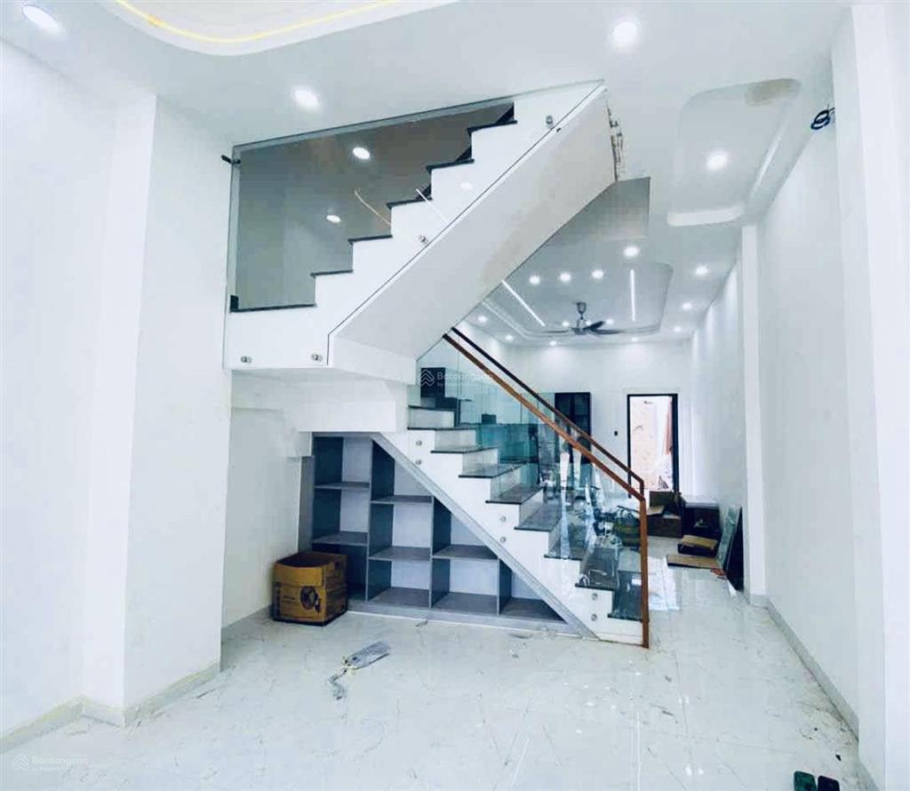 Nhỉnh 8 tỷ tl  5 tầng hẻm ô tô thông, dt 75m đinh phong phú  quận 9