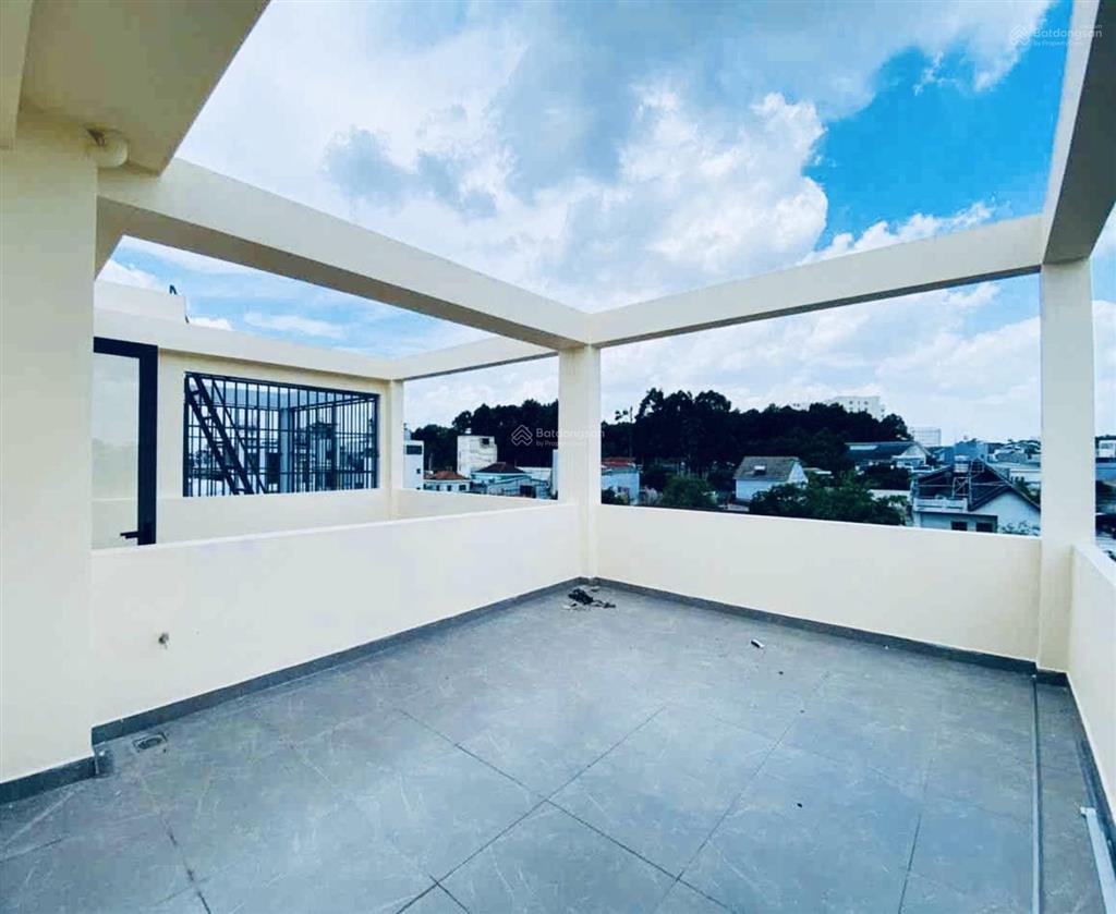 Nhỉnh 8 tỷ tl  5 tầng hẻm ô tô thông, dt 75m đinh phong phú  quận 9