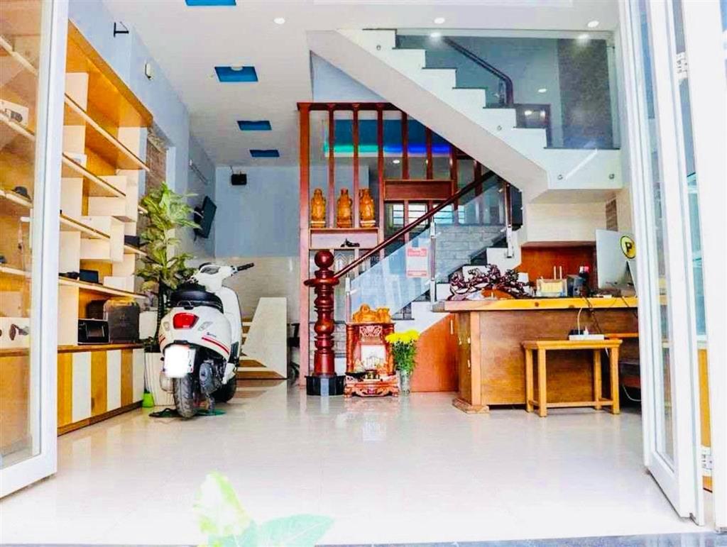 Nhỉnh 7 tỷ hẻm xe hơi 4 tầng  4pn, 4wc gần chợ hiệp bình tp. thủ đức