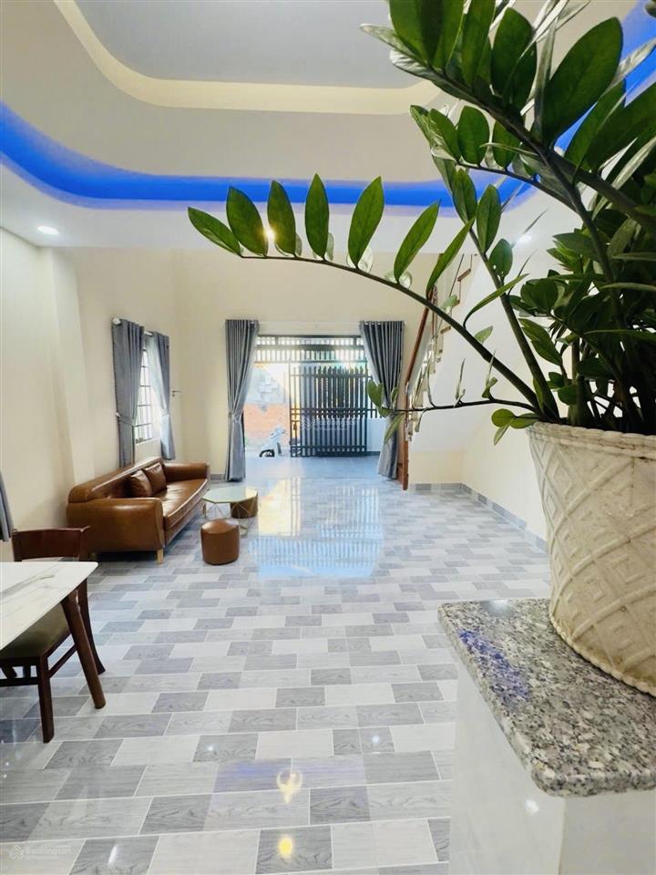 Nhỉnh 5 tỷ căn góc, hẻm xe hơi diện tích 60m gần chợ thủ đức